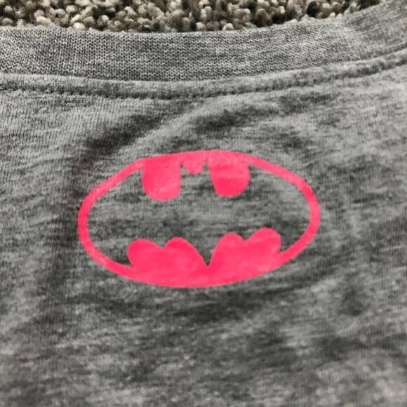 Under Armour Heat Gear Loose Fit Gray Batman T-Shirt Youth Girl's Size Medium - Picture 3 of 7